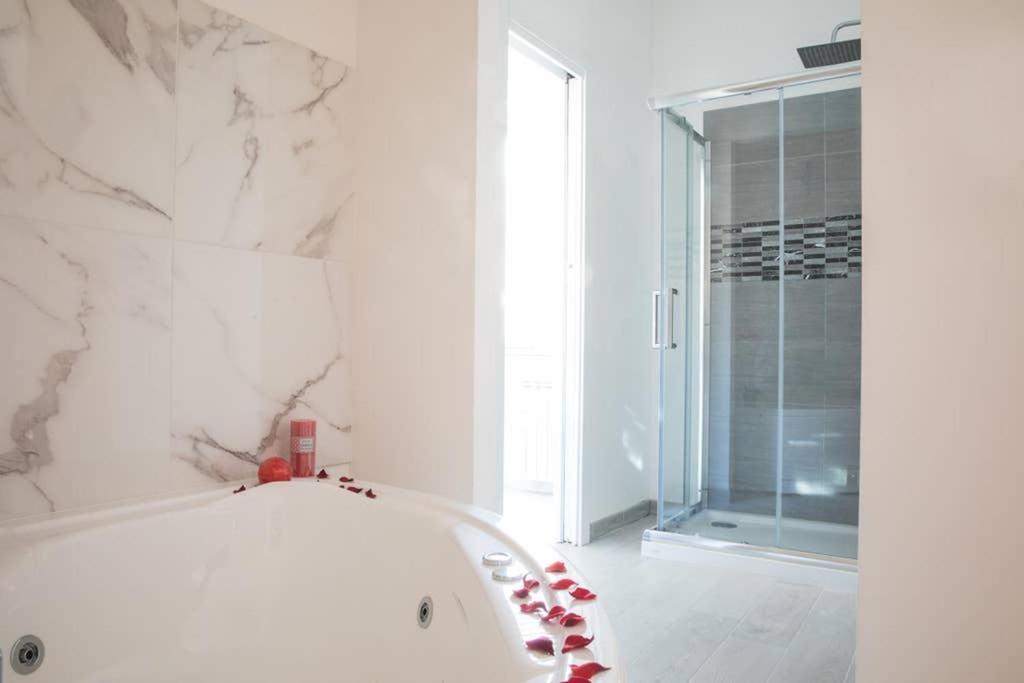 Pink Intimate Jacuzzi Suite Trastevere - Top Collection Рим Экстерьер фото